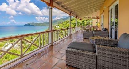 Außergewöhnliches Design, geräumige, überdachte Terrassen, tolle Aussicht in Long Bay Estate
