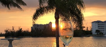 Luxurios bayview condo at Taino Beach I