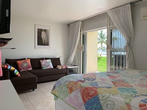 1 bedroom, iron/ironing board, WiFi, bed sheets - Luxurios bayview condo at Taino Beach I (Freeport)