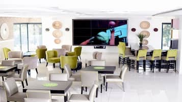 Daily full breakfast (ZAR 165 per person)