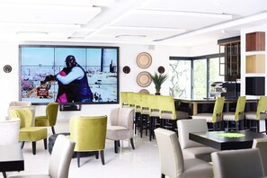 Daily full breakfast (ZAR 165 per person)