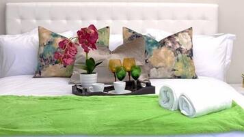 Presidential Suite | In-room safe, desk, blackout drapes, iron/ironing board