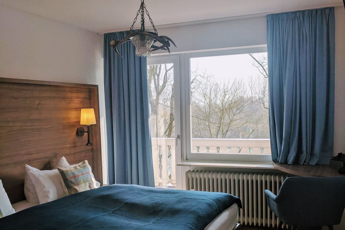 WiFi (free), bed sheets