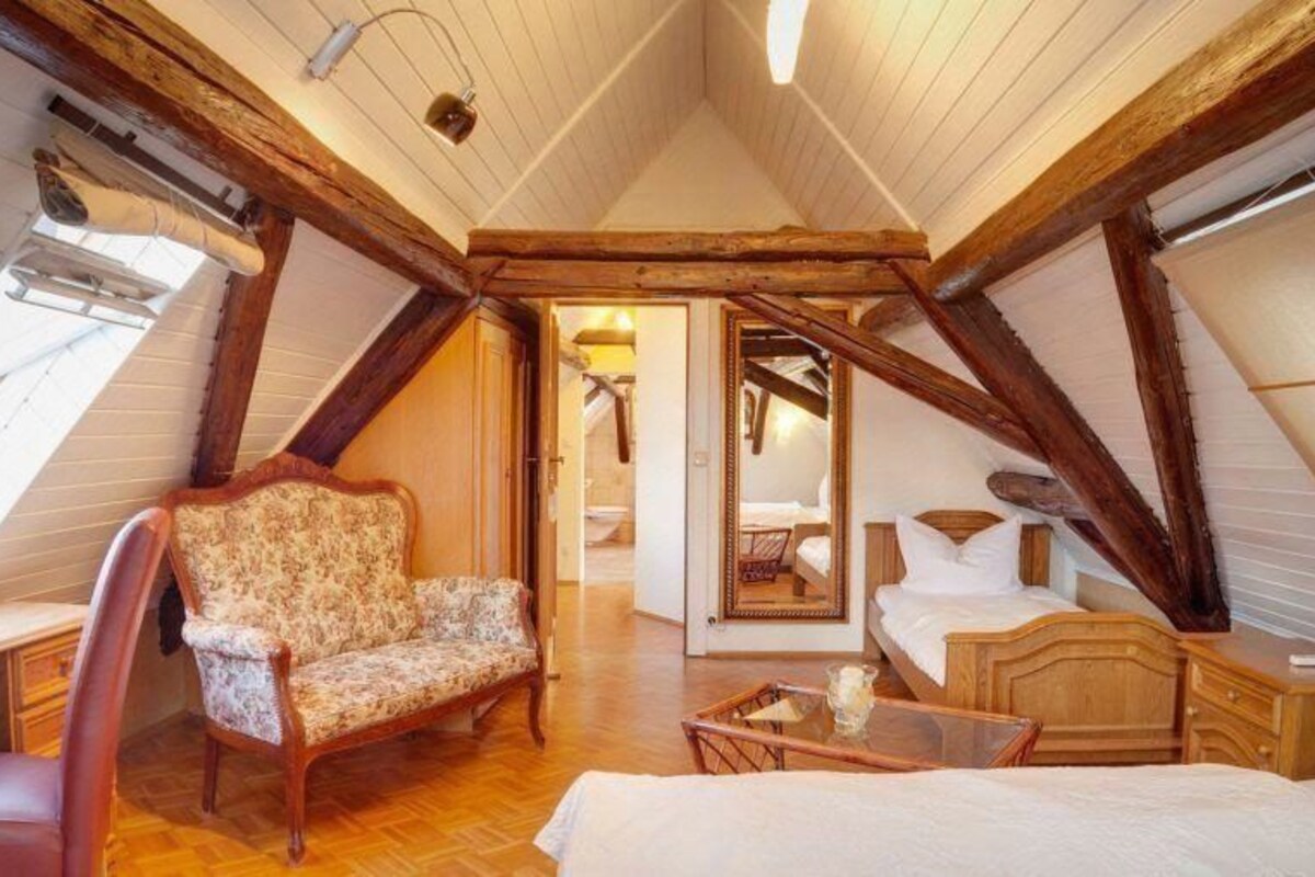 WiFi (free), bed sheets
