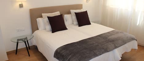 Standard Twin Room, 2 Single Beds, Non Smoking | Premium bedding, down duvets, minibar, blackout curtains