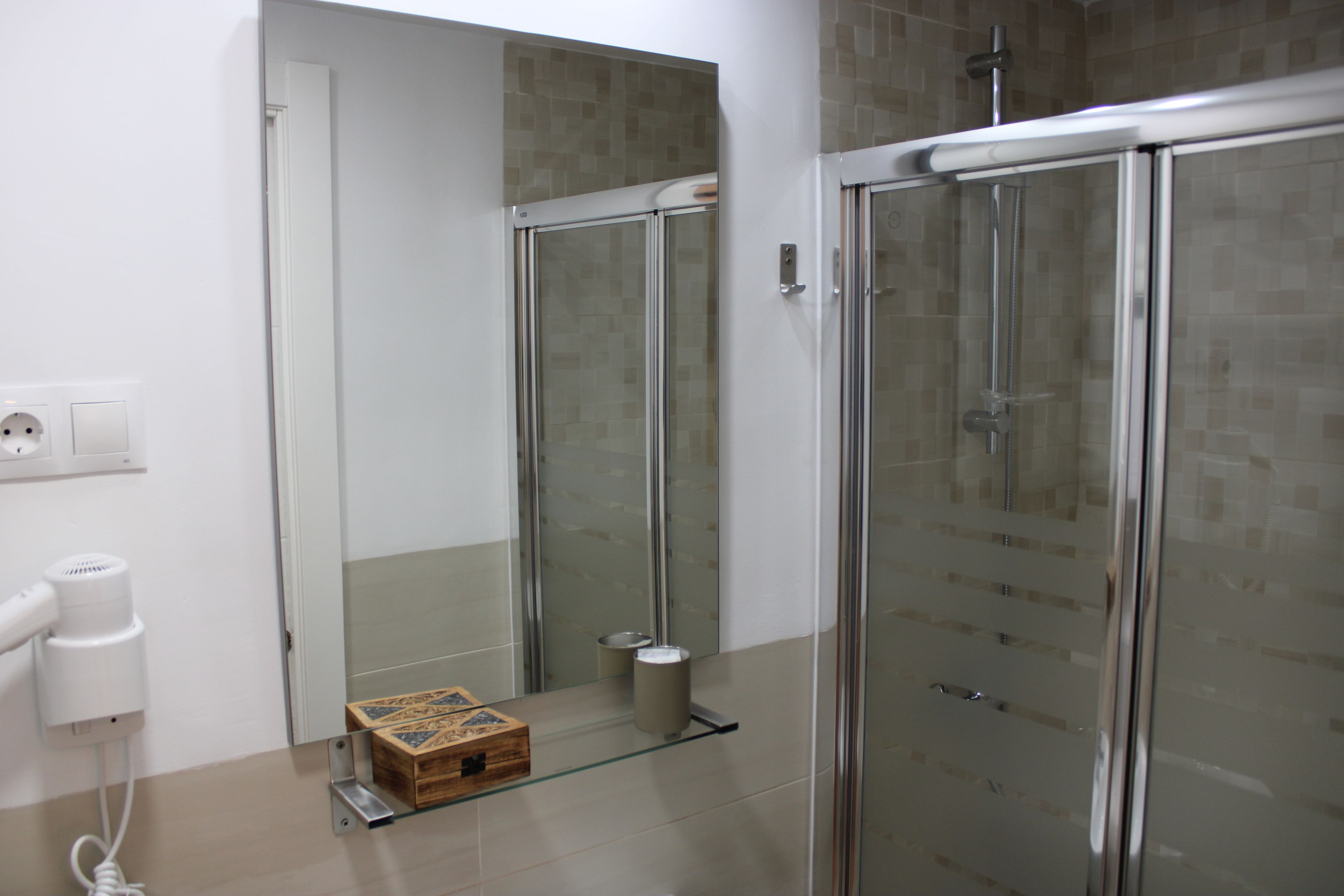 標準雙床房, 2 張單人床, 非吸煙房 | 浴室 | 淋浴設備、免費梳洗用品、風筒、提供毛巾