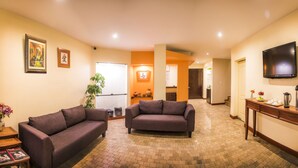 Lobby sitting area - Alwa Classic Hotel Boutique (Arequipa)