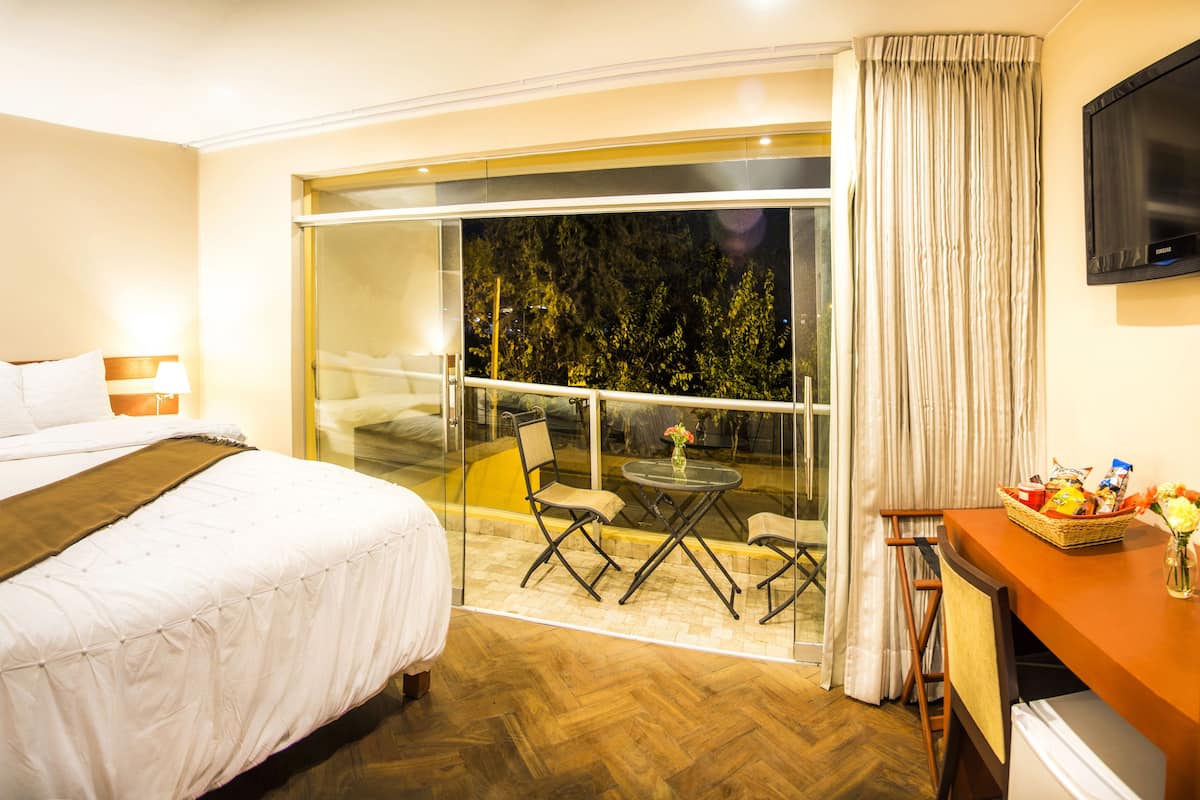 Standard Double Room, 1 King Bed, Non Smoking | Premium bedding, down duvets, in-room safe, individually decorated