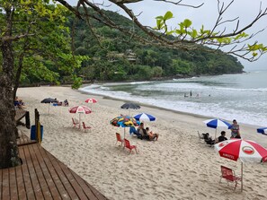 Sun loungers - Wonderful house with 5 suites in Barra do Sahy (Praia Barra do Sahy)