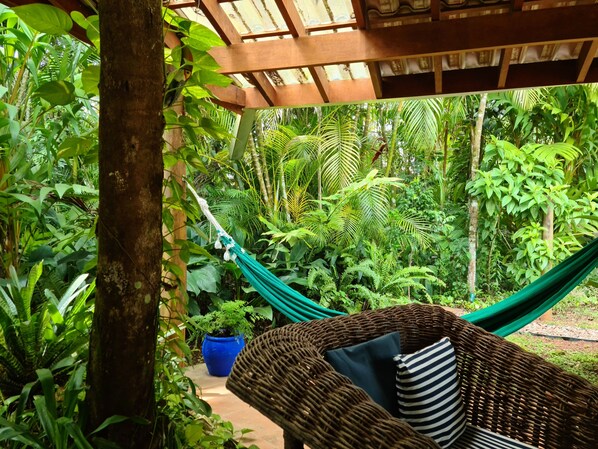 Terrace/patio - Wonderful house with 5 suites in Barra do Sahy (Praia Barra do Sahy)