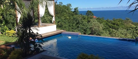 Egyptian cotton sheets, premium bedding, in-room safe