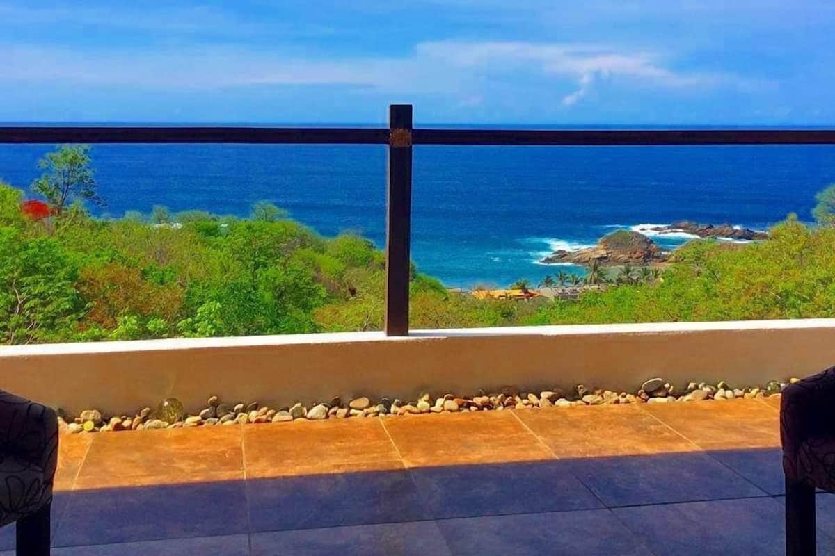 Egyptian cotton sheets, premium bedding, in-room safe