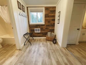 Ensemble douche/baignoire, sèche-cheveux