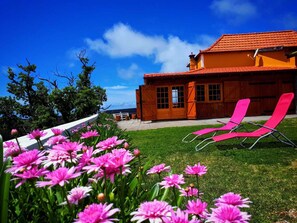 Property grounds - Casa Benedita | Countryside House with Mountain & Sea View (Ponta do Pargo, Madeira)