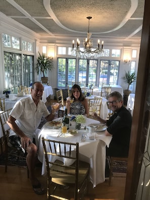 Restaurant - Edgewood Manor (Providence)