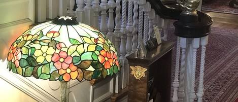 Televisi LCD 27-inci dengan saluran TV kabel dan TV