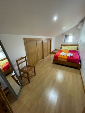 6 bedrooms, iron/ironing board, travel crib, free WiFi - House of turtledoves in a quiet location (Tomar)