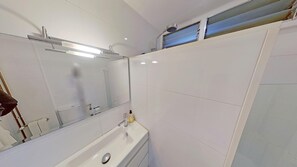 Shower, hair dryer, towels, soap - PREMIUM HABITAT CANYELLES (Sant Vicenç de Montalt)