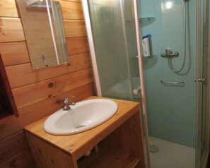 毛巾、肥皂、卫生纸