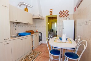 Fridge, oven, stovetop, toaster