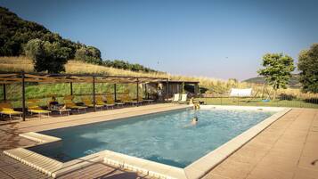 Piscina all'aperto, una piscina riscaldata