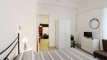 1 chambre, fer et planche Ă repasser, draps fournis