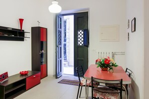 Dining - GuestHost - NEW! Amazing Taormina! Agatocle Apartment for 3! (Taormina)