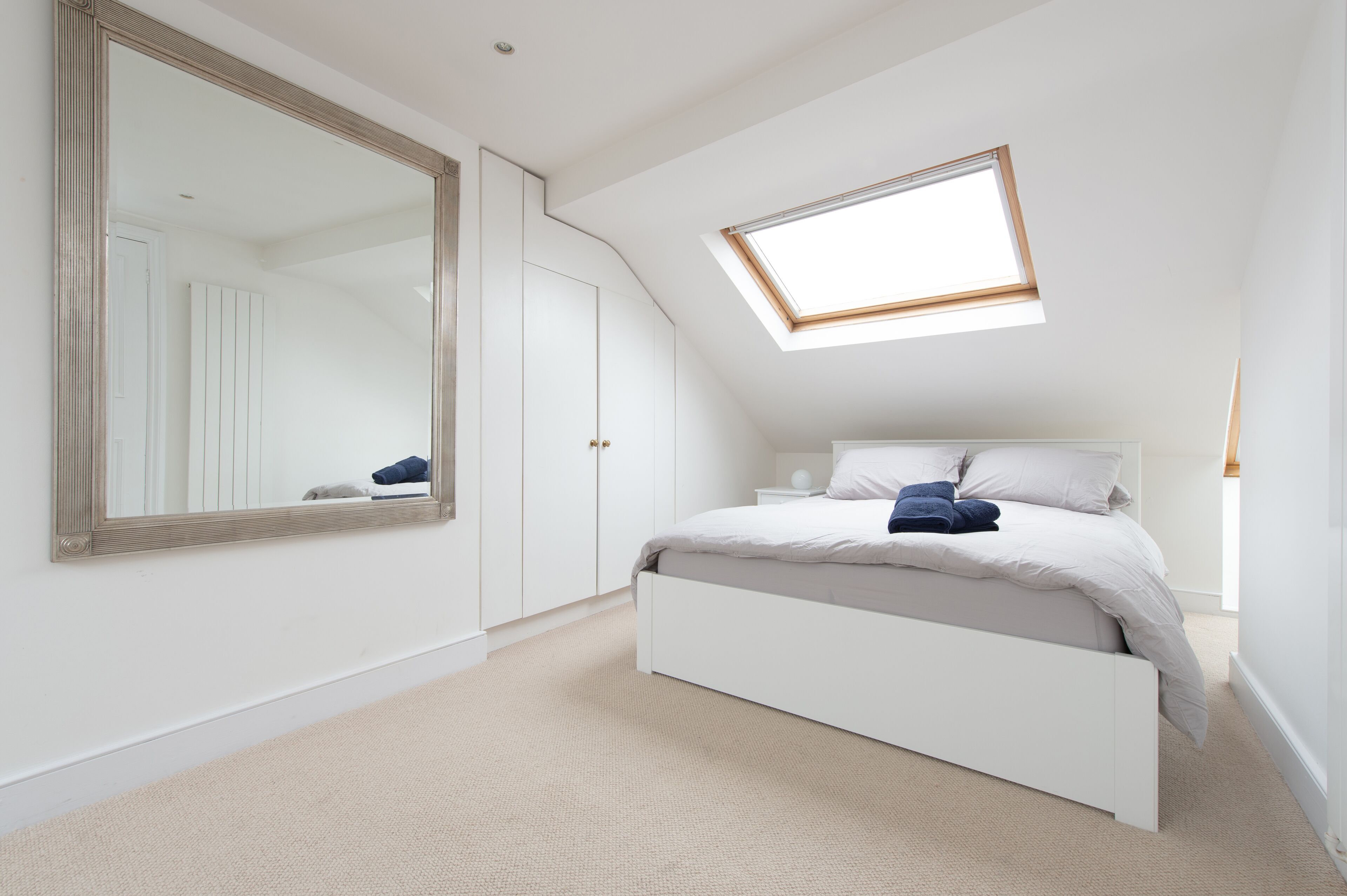 2 室のベッドルーム、アイロン / アイロン台、WiFi、ベッドシーツ