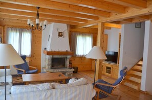 TV, fireplace, DVD player - Outside : chalet for 8 persons, large terrace and balcony with garden furniture -Inside : 160 sqm, s (St-Luc)