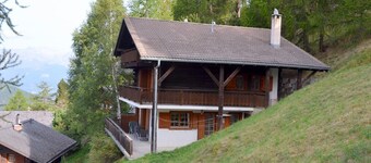 Outside : three-room attic flat in a chalet, for 4 persons, south-west -Inside : 60 sqm, living, di