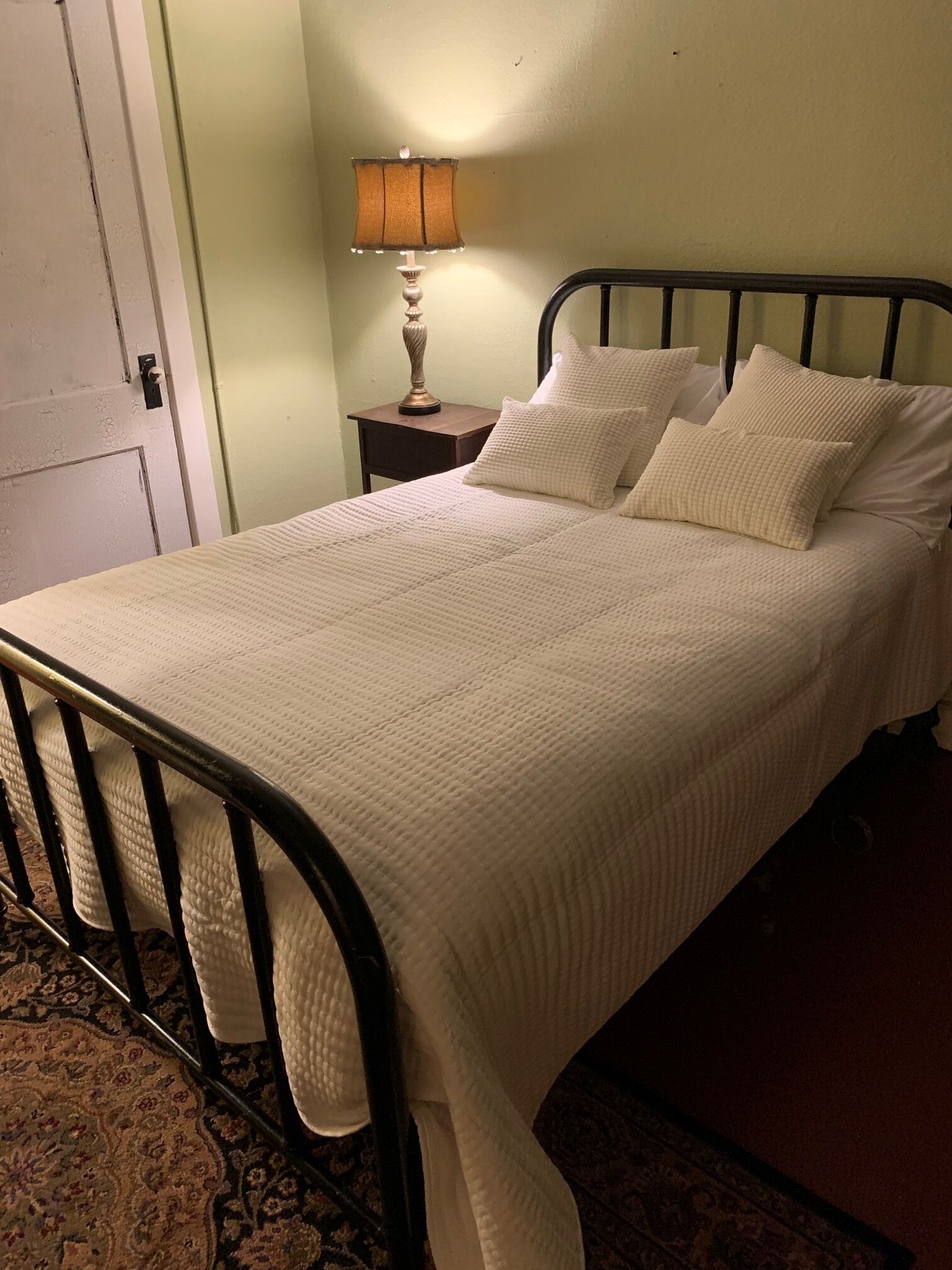 suite 5 | individually decorated, individually furnished, iron/ironing board