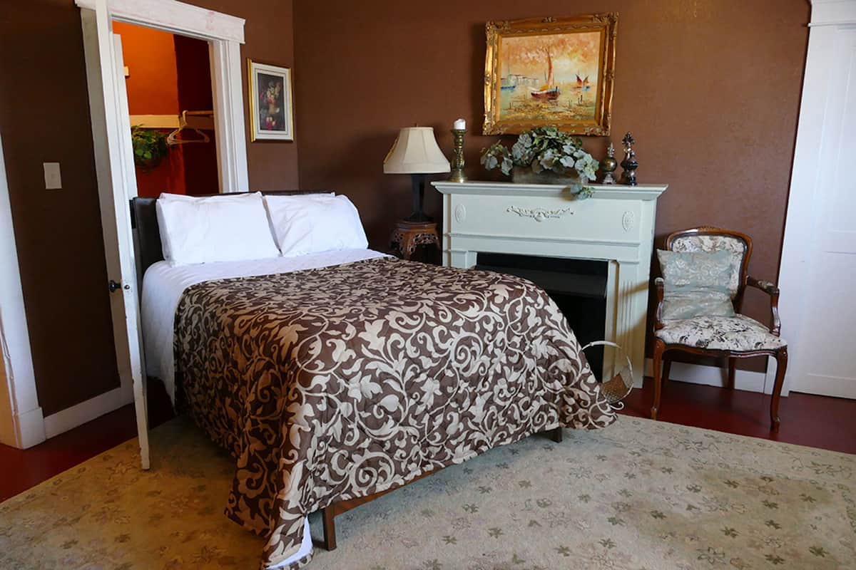 Suite 19 | Iron/ironing board, WiFi (free), individually decorated