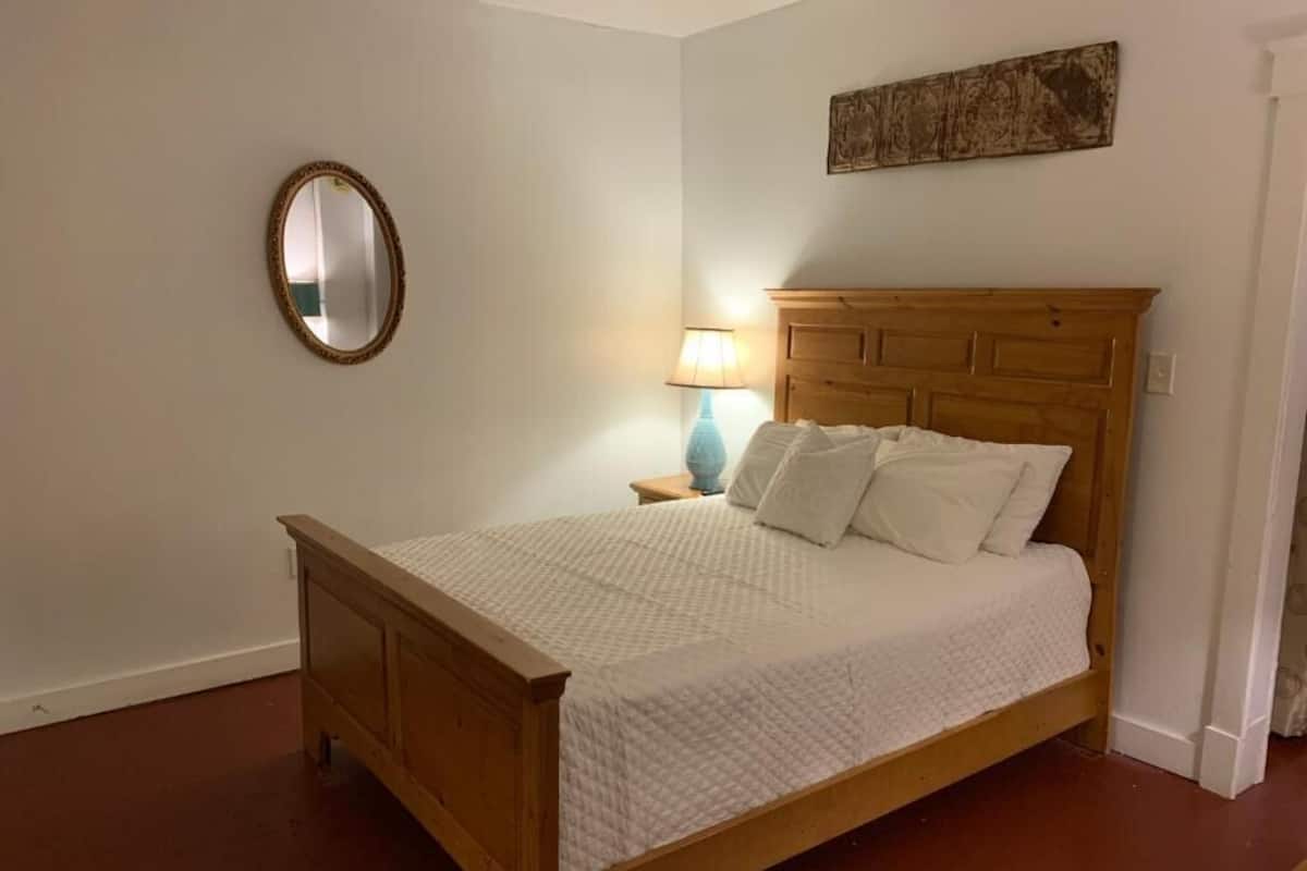 Suite 20 | Iron/ironing board, WiFi (free), individually decorated