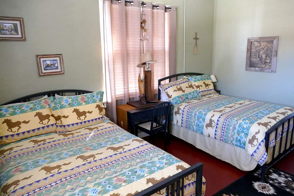 Suite 18 | Iron/ironing board, WiFi (free), individually decorated