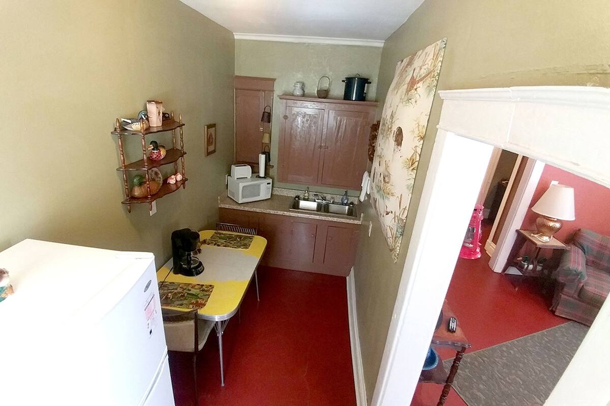 Suite 15 | Iron/ironing board, WiFi (free), individually decorated
