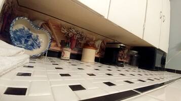 Suite 6 | Private kitchen | Full-size fridge, microwave, coffee/tea maker, cookware/dishes/utensils