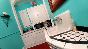 Suite 1 | Individually decorated, individually furnished, iron/ironing board