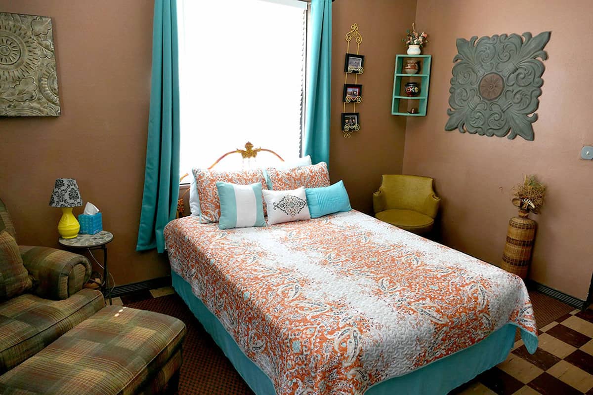 Suite 4 | Iron/ironing board, WiFi (free), individually decorated