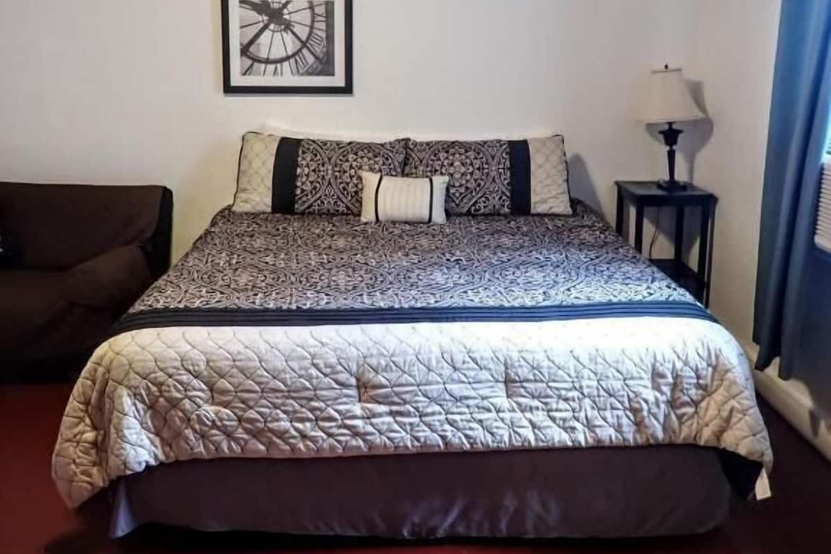 Suite 17 | Iron/ironing board, WiFi (free), individually decorated