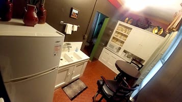 Suite 3 | Individually decorated, individually furnished, iron/ironing board