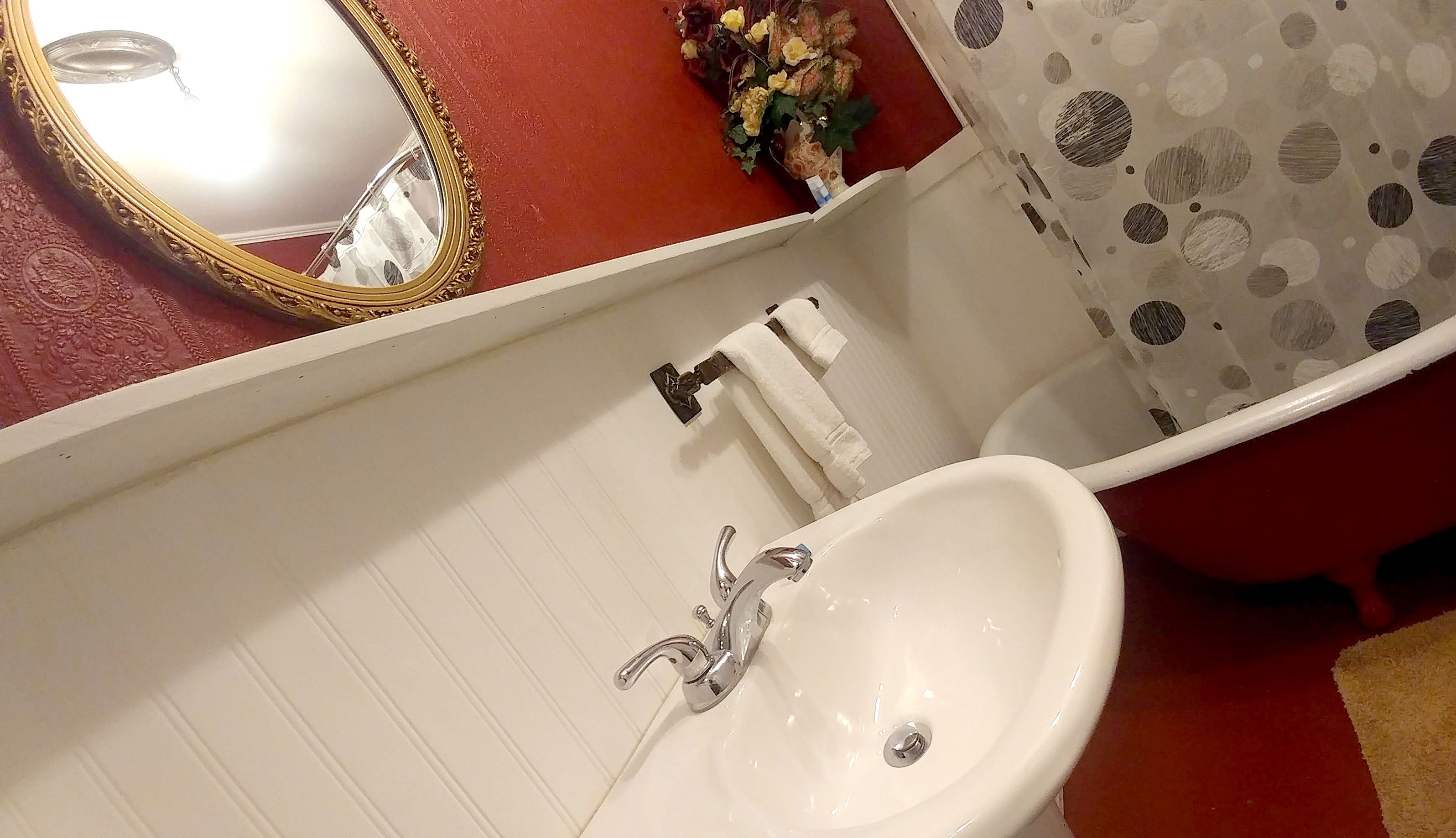 suite 3 | bathroom | free toiletries, hair dryer, towels