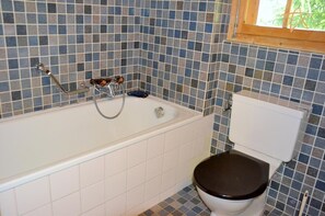 Bathroom - Outside : two-storey flat for 6 persons in a chalet, south-west-terrace and balcony with garden furn (St-Luc)