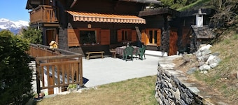 Chalet VOLIÈRE HAUT -Aussen : für 8 Personen, grosse Terrasse, Garten, Balkon, Grill, Sonnenzelt, Ga