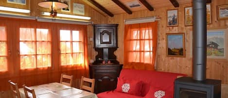 Fernseher, Kamin, DVD-Player, Stereoanlage