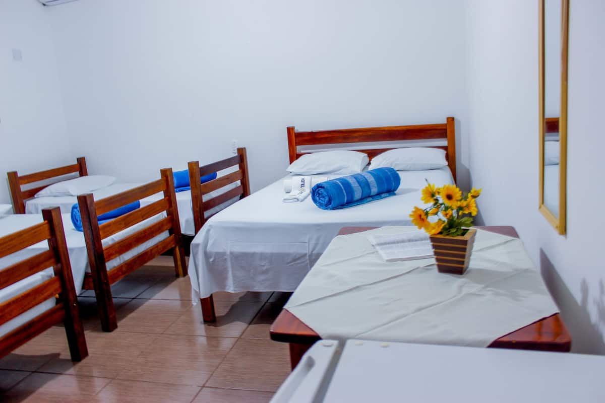 Căn hộ dành cho gia đình, nhiều giường, không hút thuốc | Minibar, bàn, phòng cách âm, bàn ủi/dụng cụ ủi quần áo