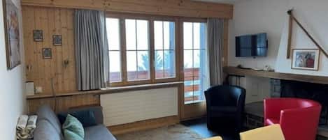 TV, fireplace, DVD player