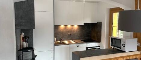 Mikrowelle, Ofen, Herdplatte, Geschirrspüler