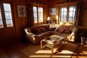 TV, fireplace, DVD player