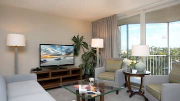 Televisie, een dvd-speler en een kantoor