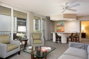 Televisión, reproductor de DVD, oficina